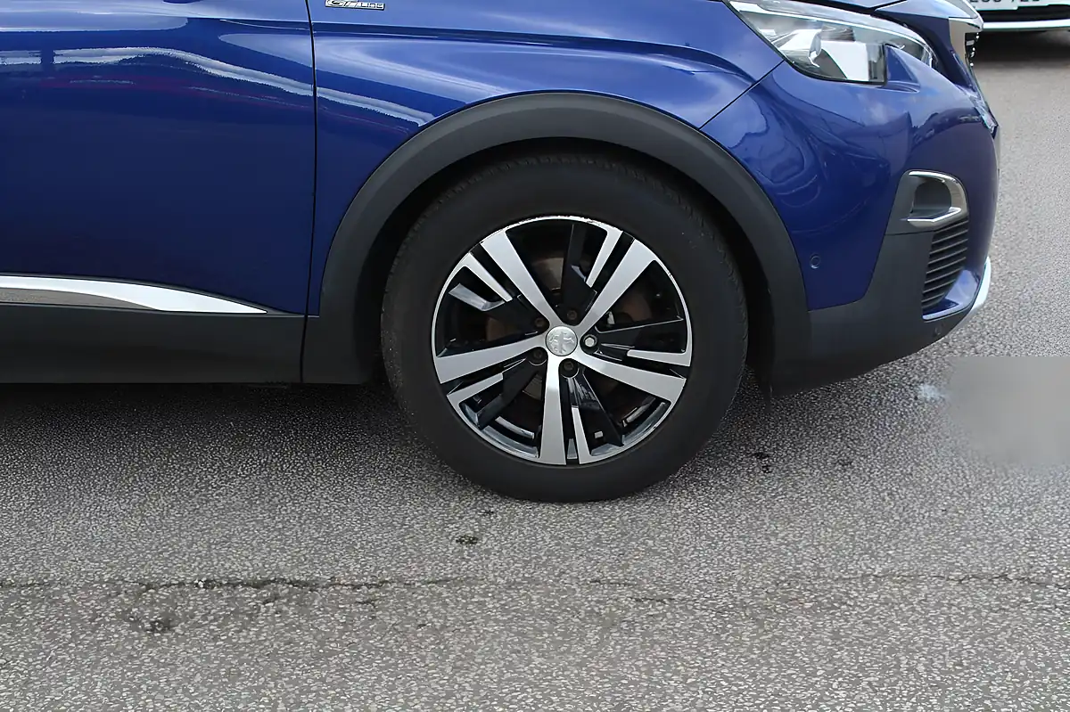 Used 2019 Peugeot 3008 GT Line Blue - Interior and Exterior details 5