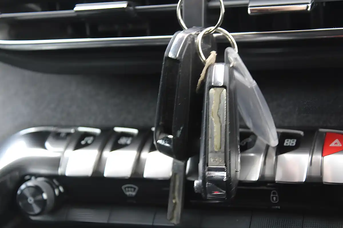 Used 2019 Peugeot 3008 GT Line Blue - Interior and Exterior details 7
