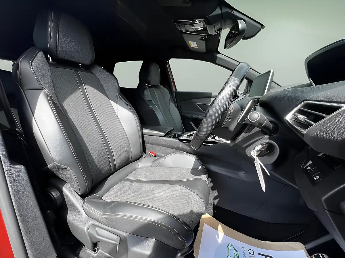 Used 2019 Peugeot 3008 GT Line Bronze - Interior and Exterior details 12