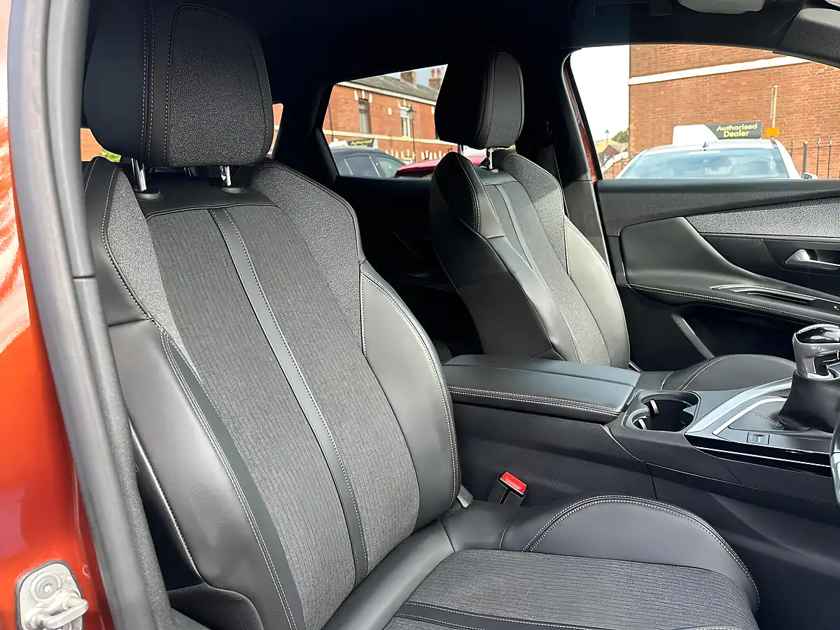 Used 2019 Peugeot 3008 GT Line Bronze - Interior and Exterior details 10