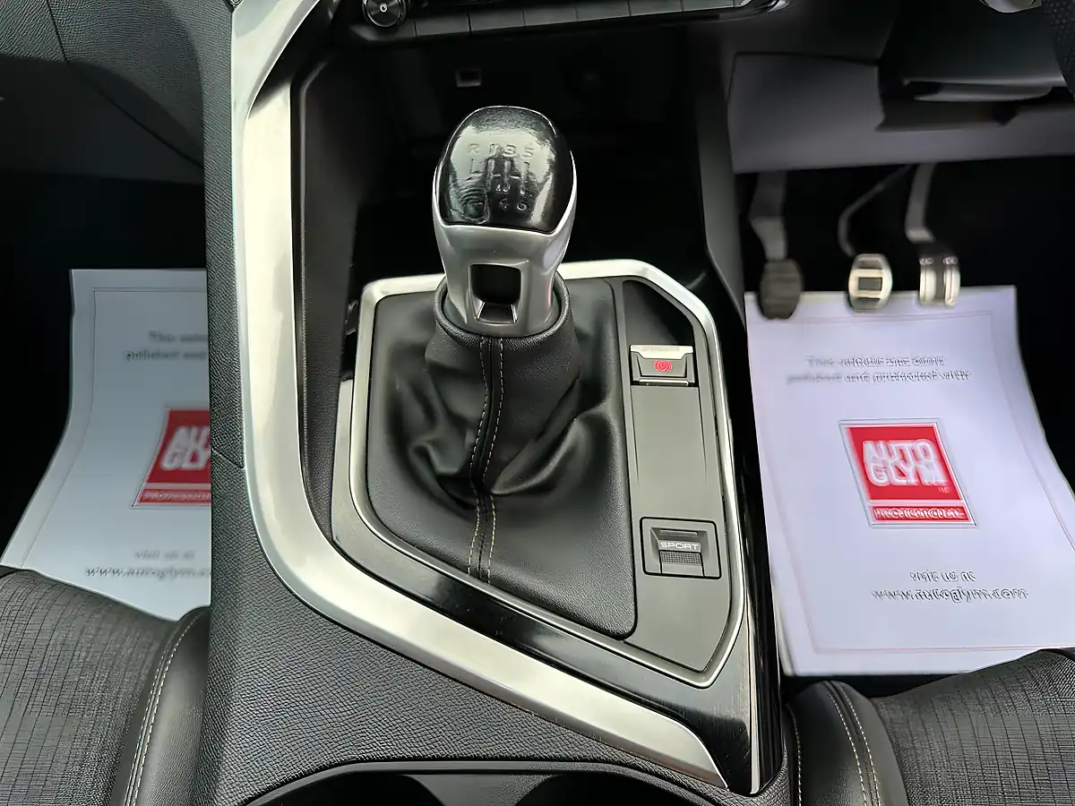 Used 2019 Peugeot 3008 GT Line Bronze - Interior and Exterior details 14