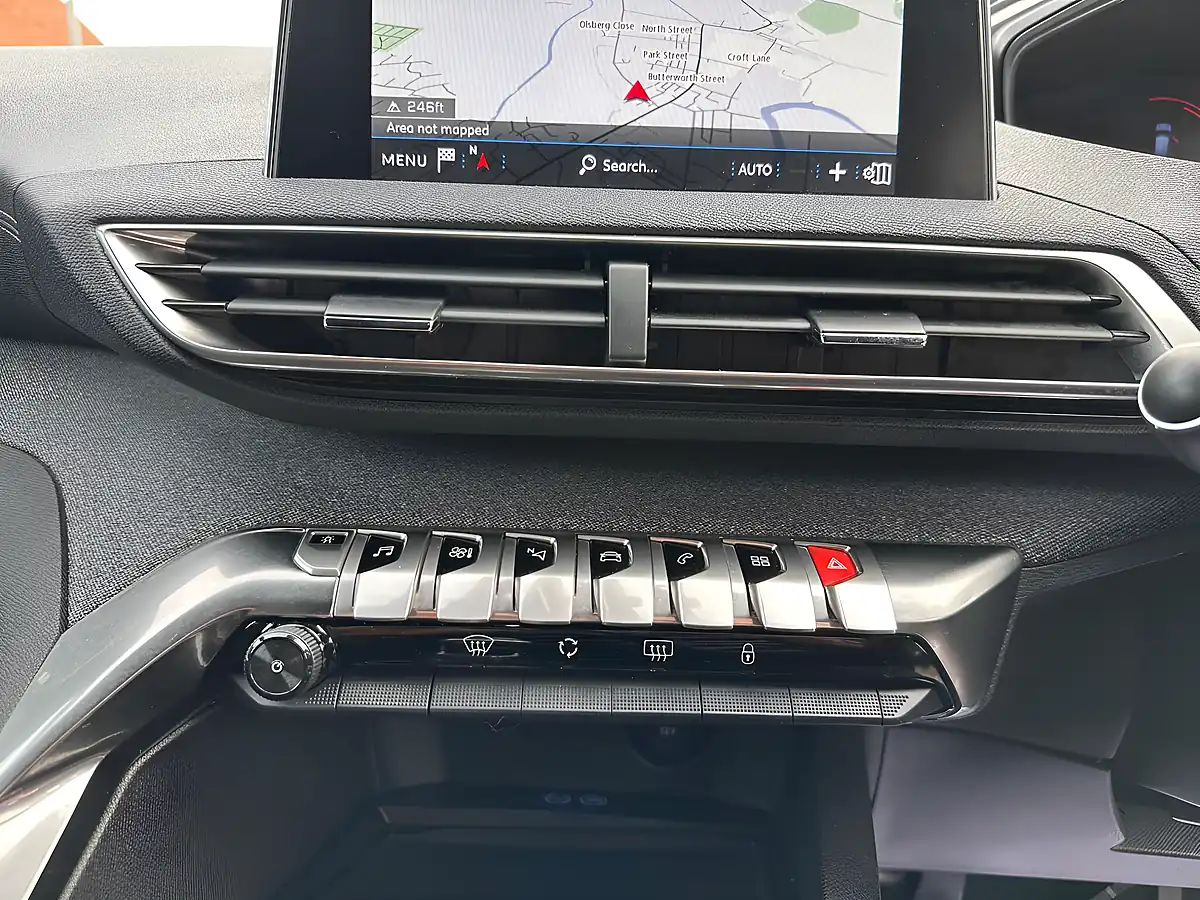 Used 2019 Peugeot 3008 GT Line Bronze - Interior and Exterior details 15