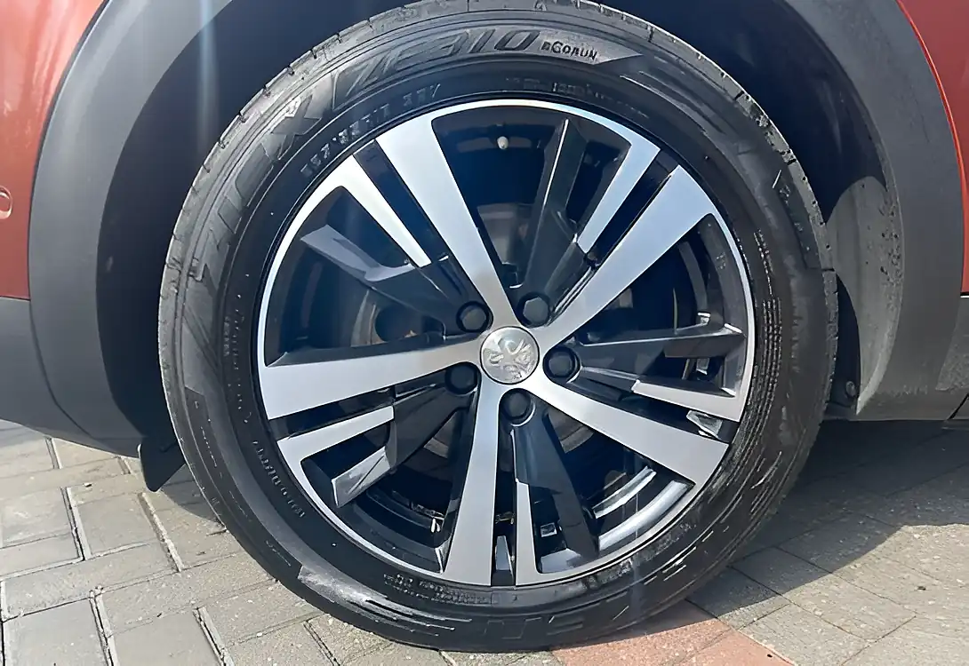 Used 2019 Peugeot 3008 GT Line Copper Bronze Metallic - Interior and Exterior details 12