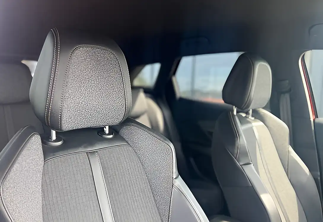 Used 2019 Peugeot 3008 GT Line Copper Bronze Metallic - Interior and Exterior details 15