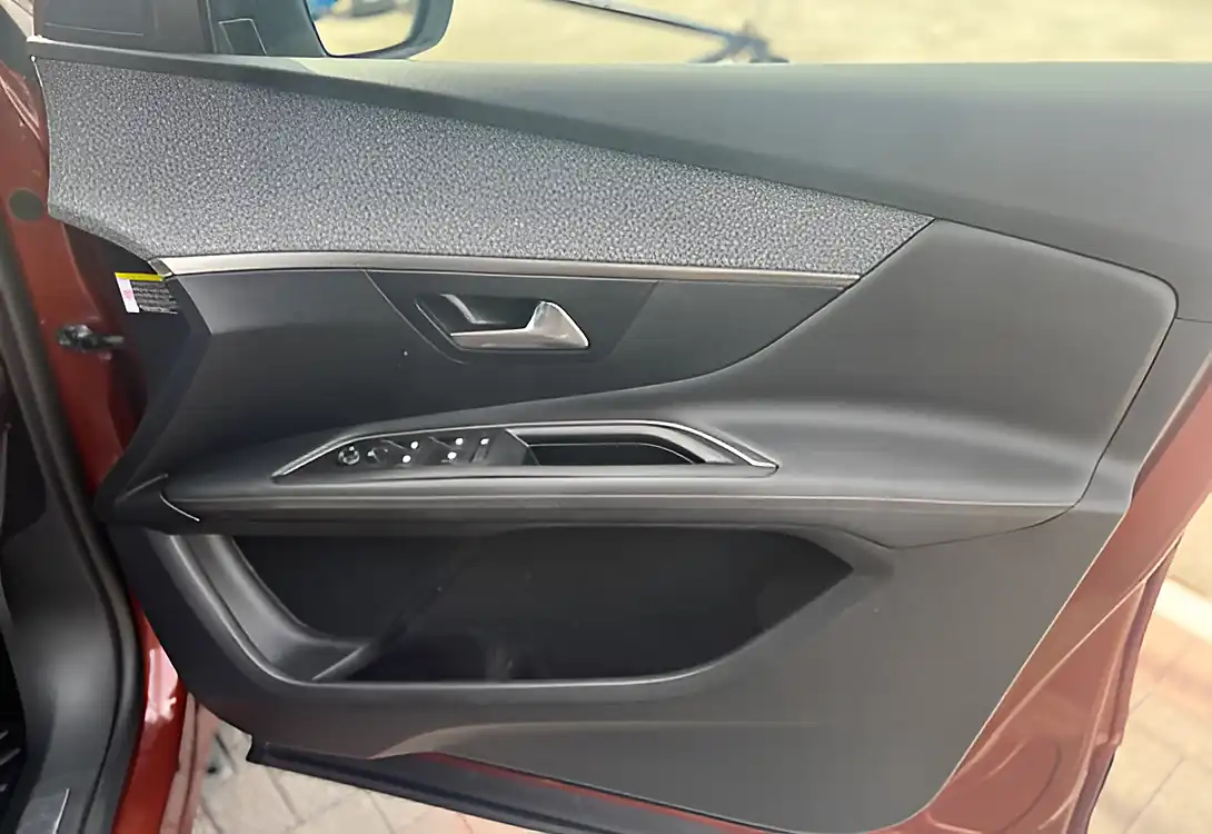 Used 2019 Peugeot 3008 GT Line Copper Bronze Metallic - Interior and Exterior details 17