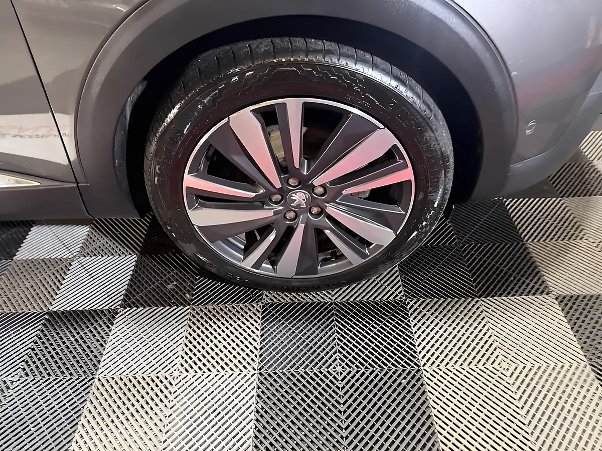 Used 2019 Peugeot 3008 GT Line Grey - Interior and Exterior details 4
