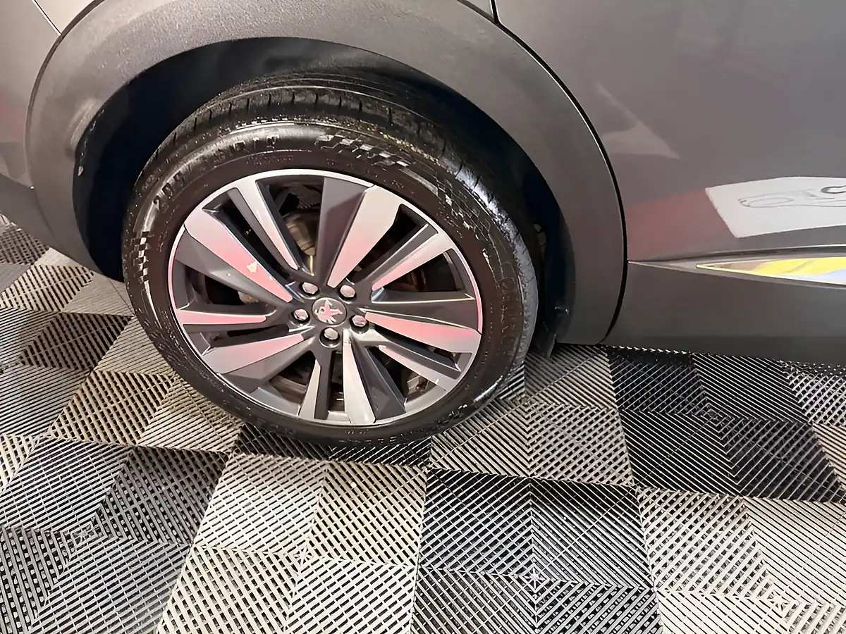 Used 2019 Peugeot 3008 GT Line Grey - Interior and Exterior details 9