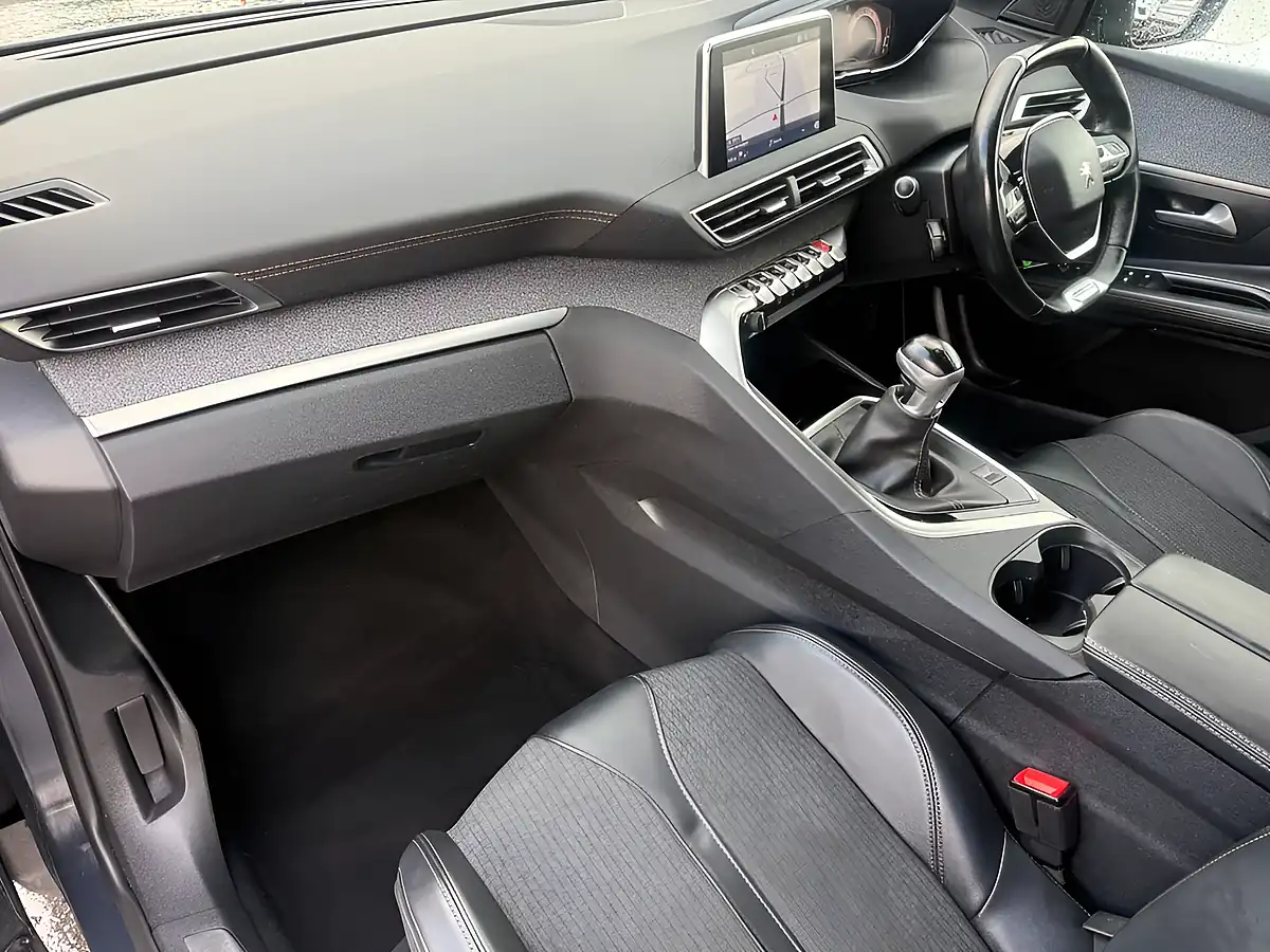 Used 2019 Peugeot 3008 GT Line Grey - Interior and Exterior details 11