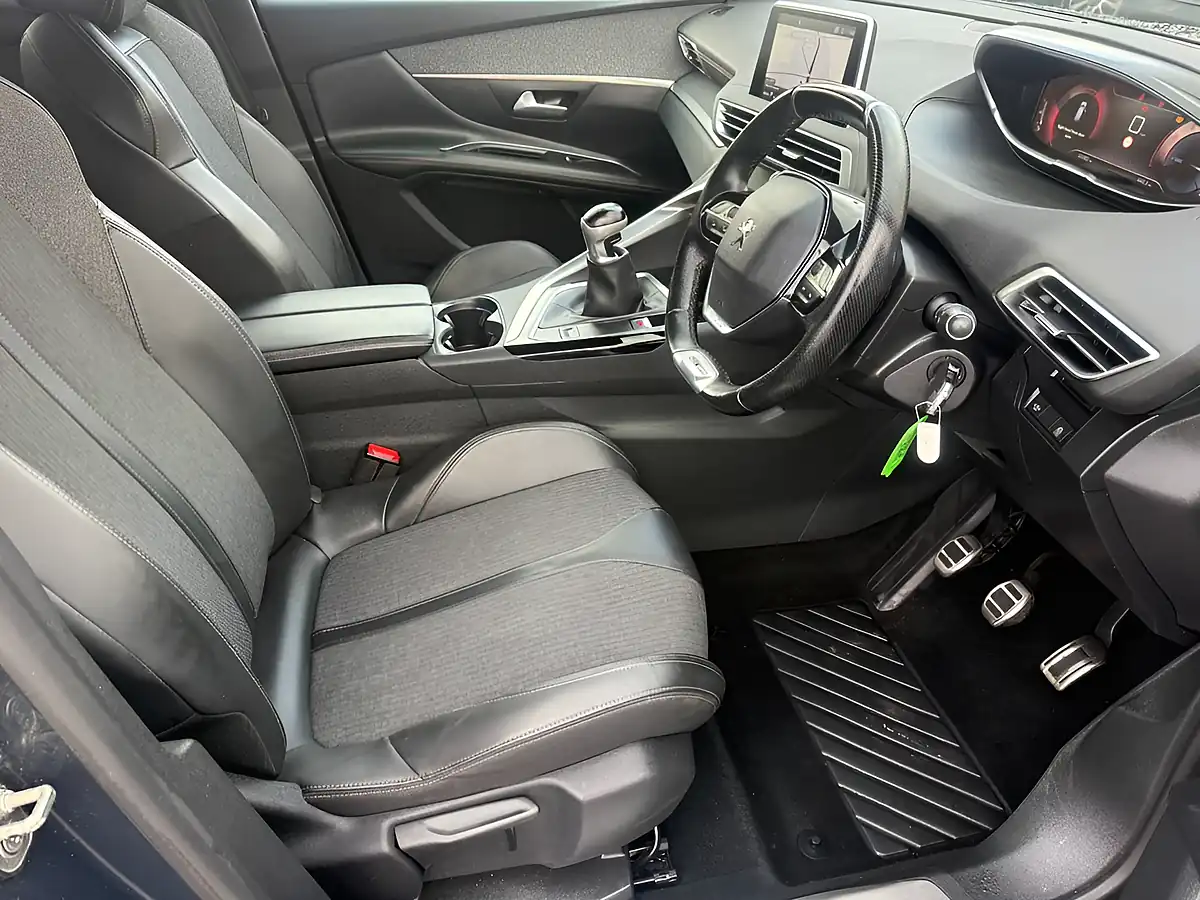 Used 2019 Peugeot 3008 GT Line Grey - Interior and Exterior details 13