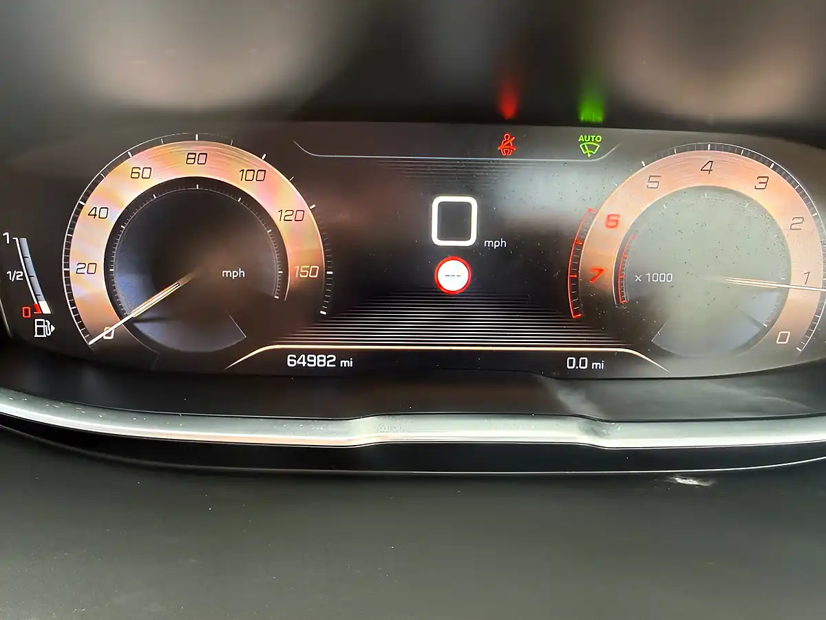 Used 2019 Peugeot 3008 GT Line Grey - Interior and Exterior details 14