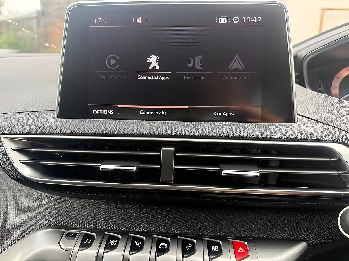 Used 2019 Peugeot 3008 GT Line Grey - Interior and Exterior details 17