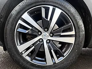 Used 2019 Peugeot 3008 GT Line Grey - Interior and Exterior details 8