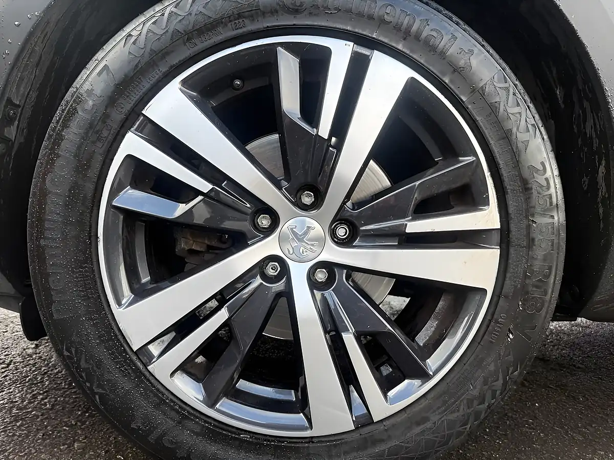 Used 2019 Peugeot 3008 GT Line Grey - Interior and Exterior details 8