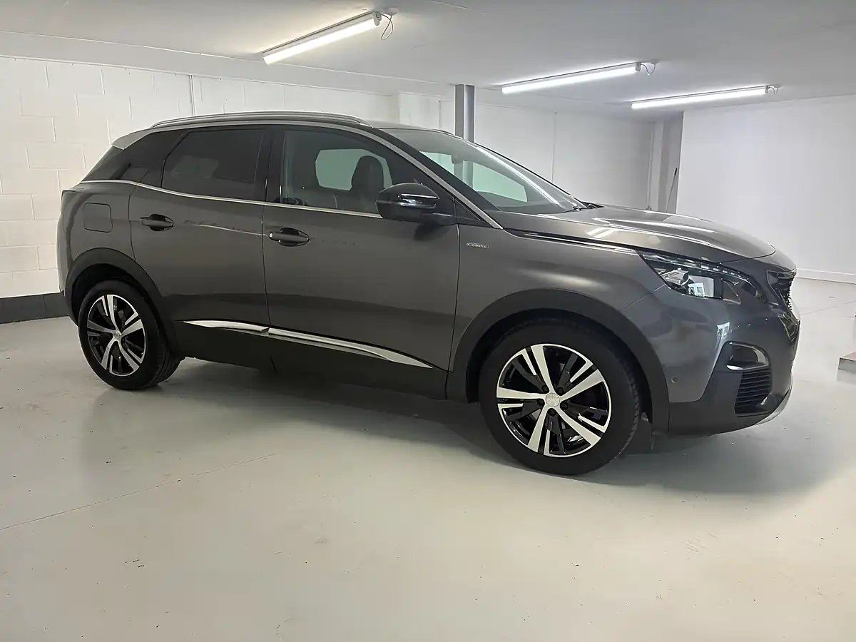 Used 2019 Peugeot 3008 GT Line Grey - Interior and Exterior details 4