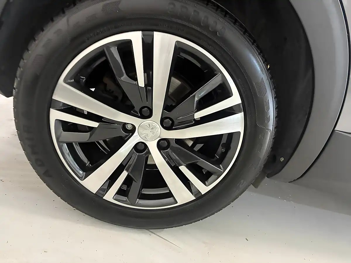 Used 2019 Peugeot 3008 GT Line Grey - Interior and Exterior details 7
