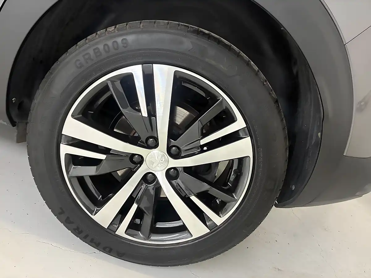 Used 2019 Peugeot 3008 GT Line Grey - Interior and Exterior details 9