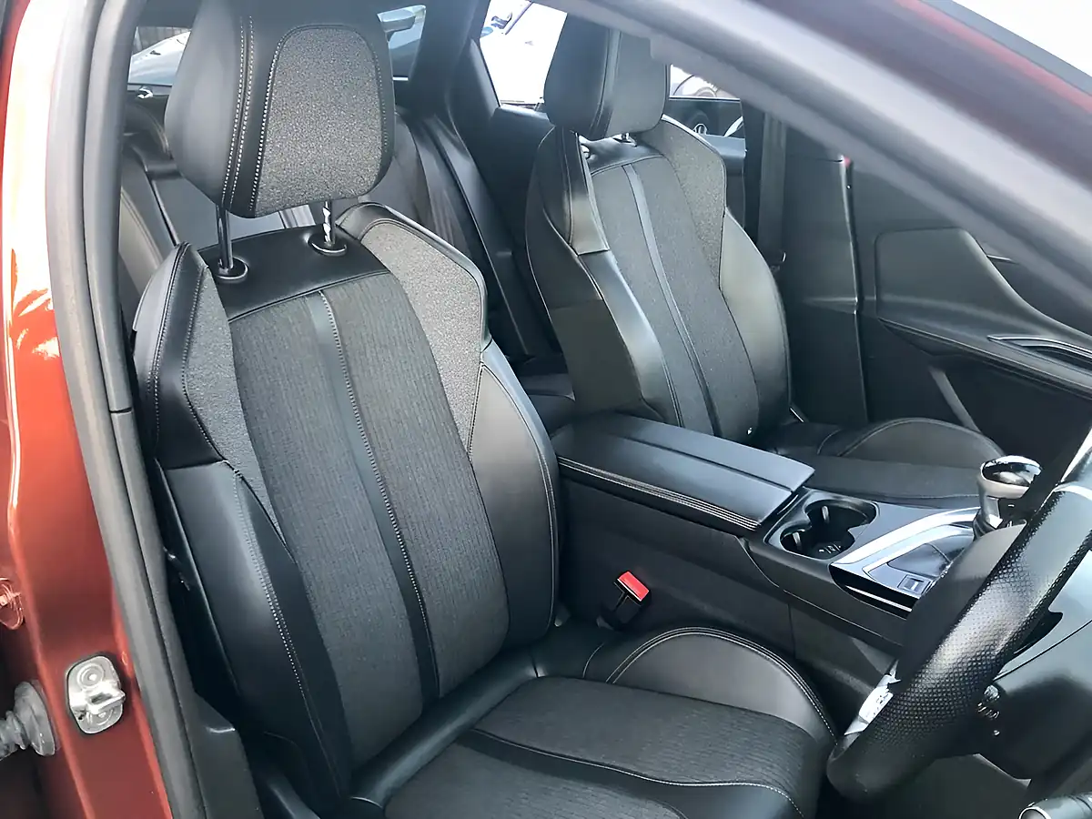 Used 2019 Peugeot 3008 GT Line Premium Bronze - Interior and Exterior details 5