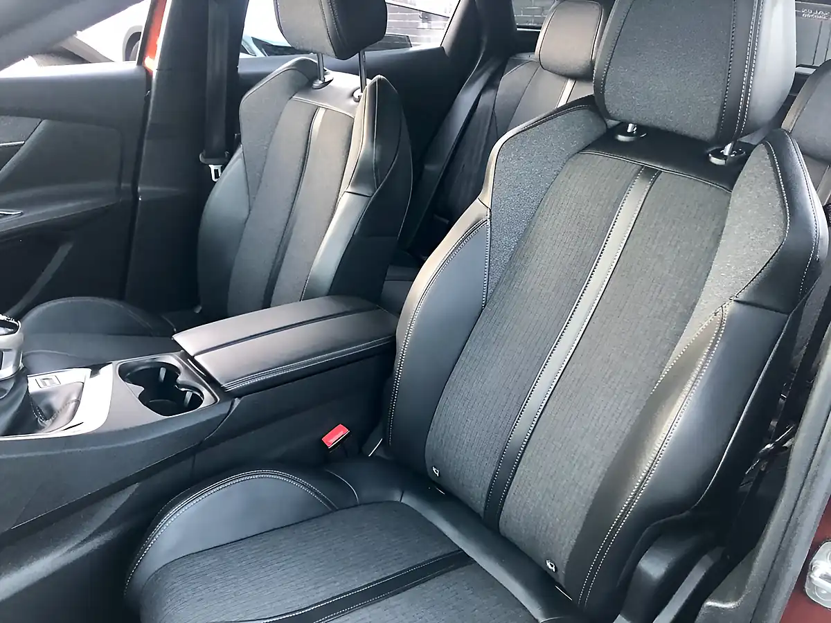 Used 2019 Peugeot 3008 GT Line Premium Bronze - Interior and Exterior details 6
