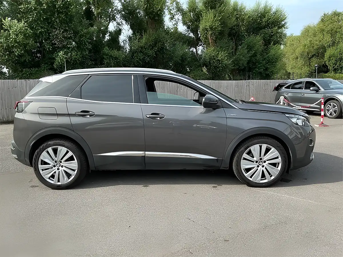 Used 2019 Peugeot 3008 GT Line Premium Grey - Interior and Exterior details 2