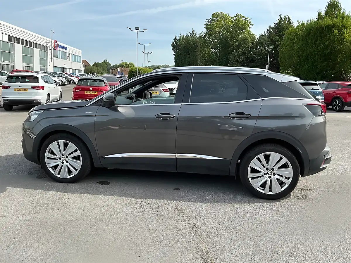 Used 2019 Peugeot 3008 GT Line Premium Grey - Interior and Exterior details 3