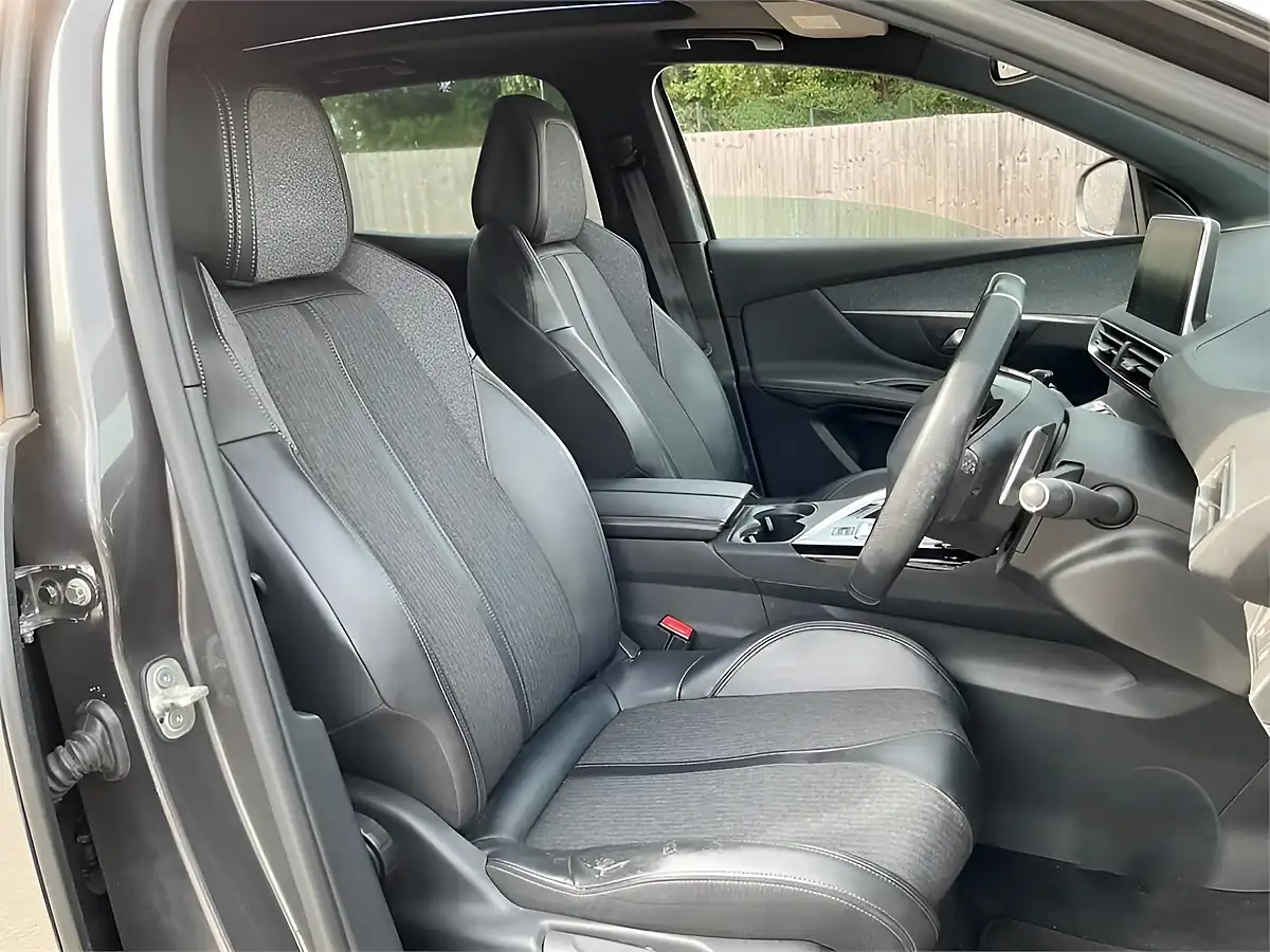 Used 2019 Peugeot 3008 GT Line Premium Grey - Interior and Exterior details 4