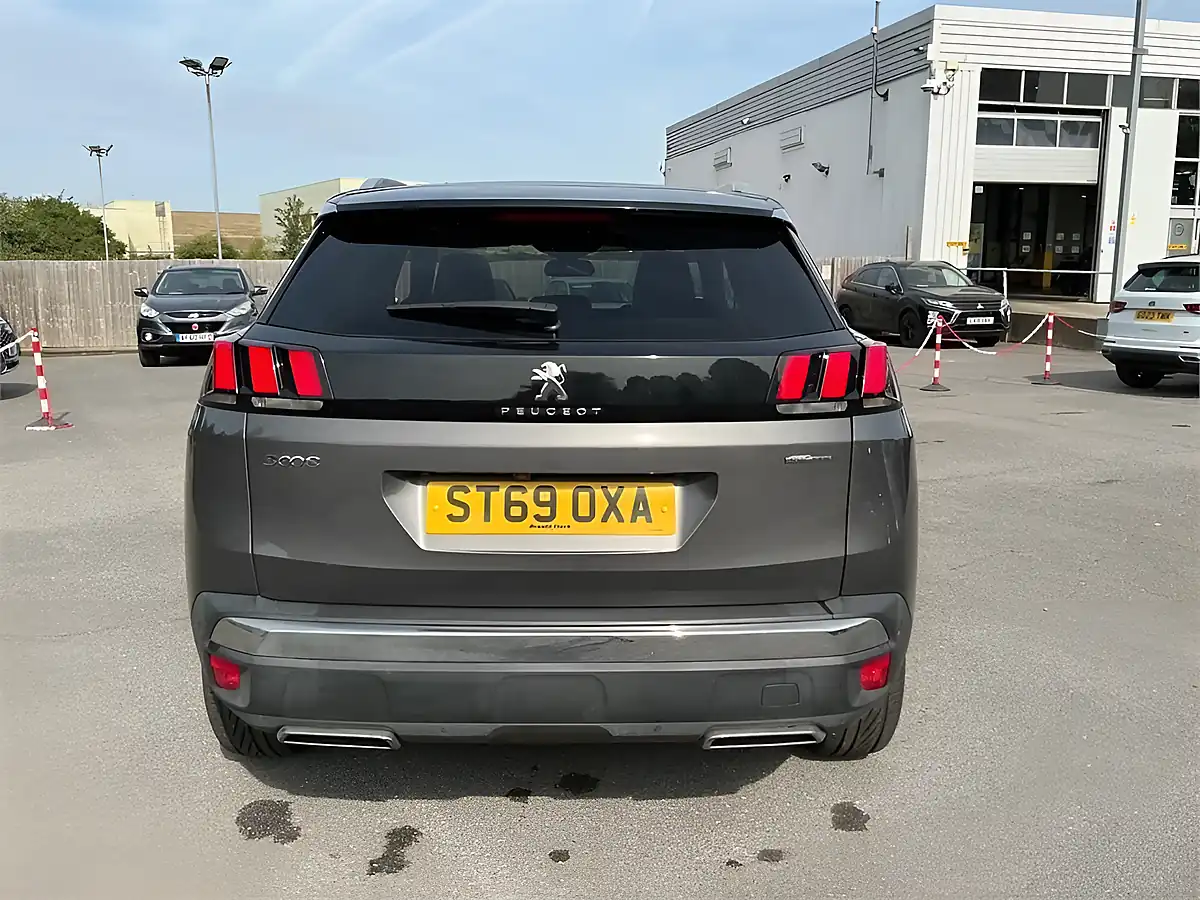 Used 2019 Peugeot 3008 GT Line Premium Grey - Interior and Exterior details 7