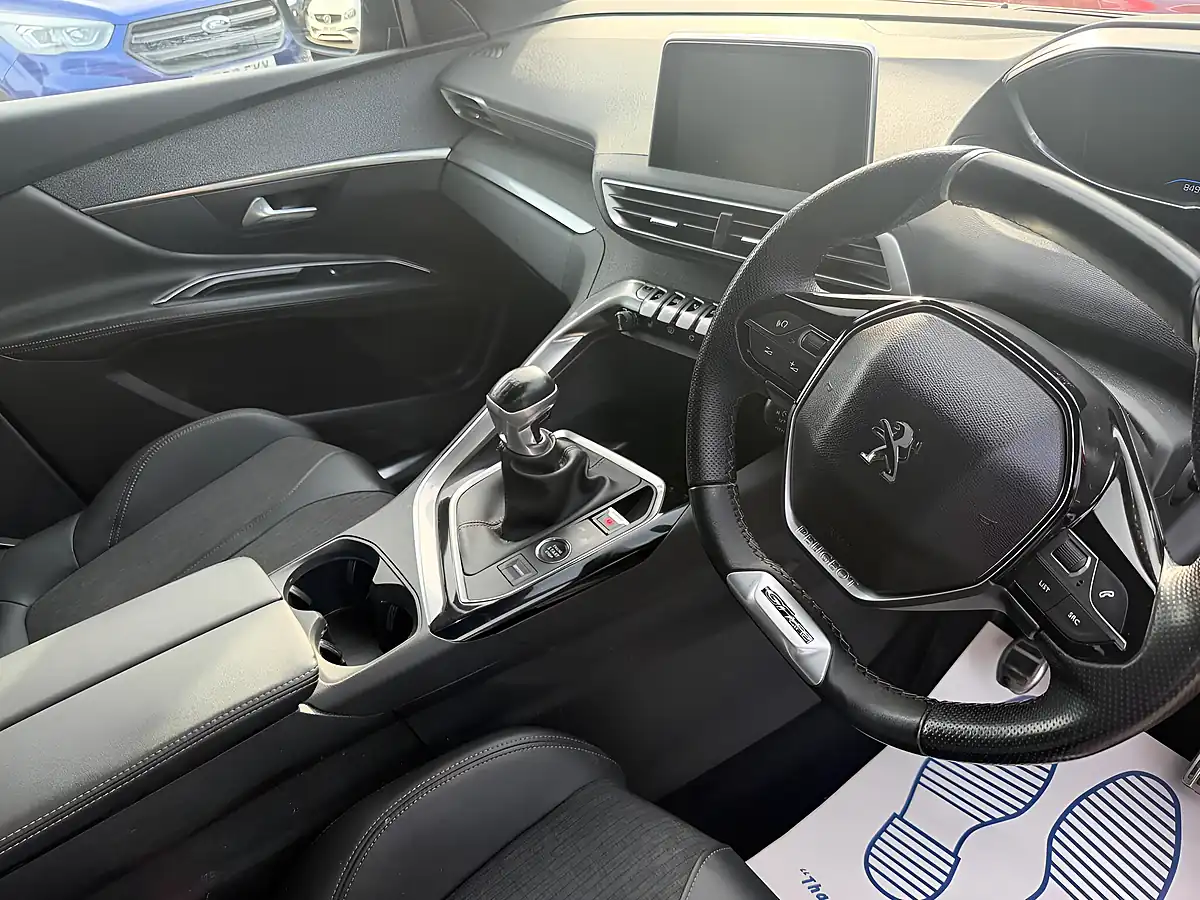 Used 2019 Peugeot 3008 GT Line Premium Red - Interior and Exterior details 8