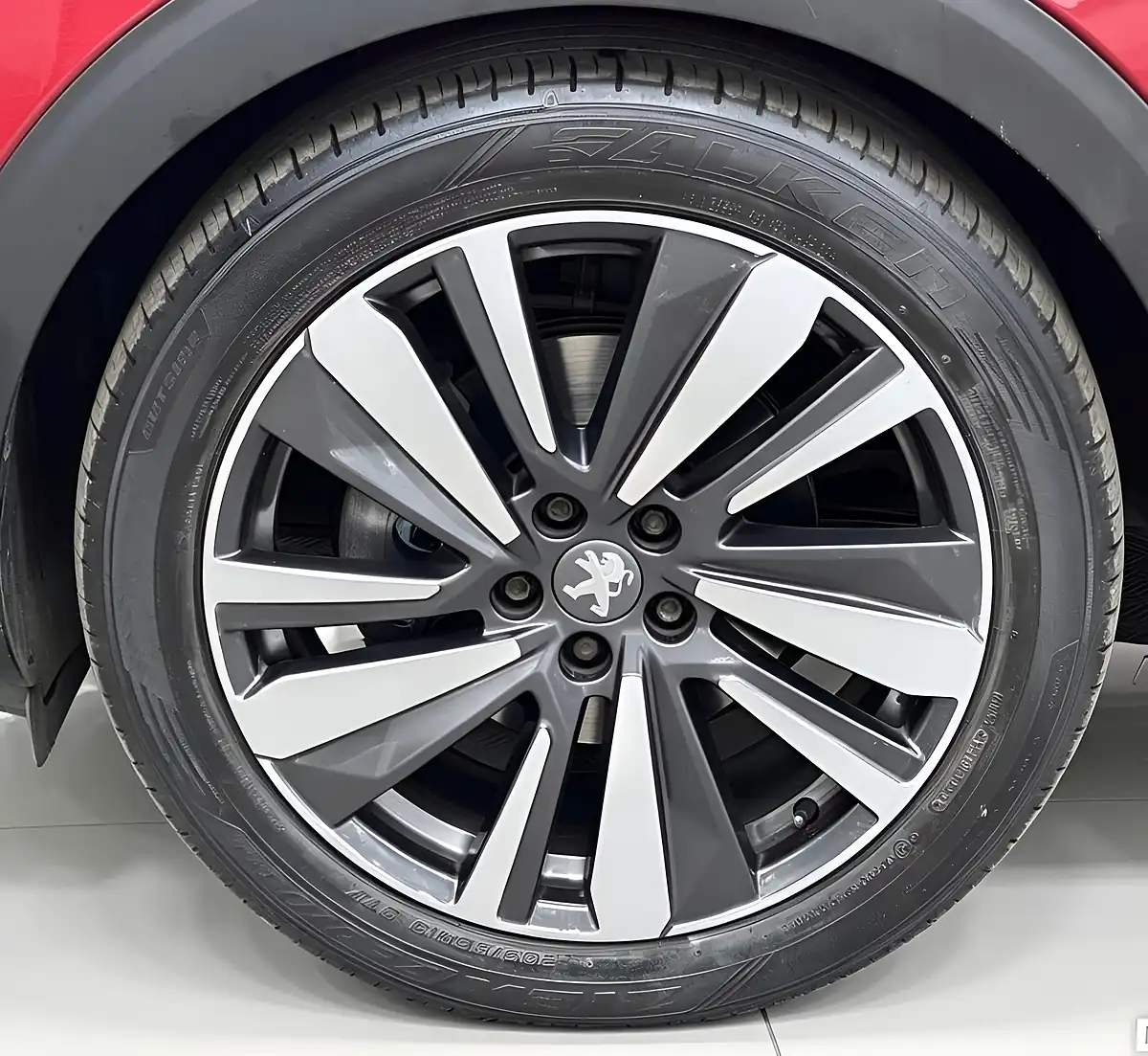 Used 2019 Peugeot 3008 GT Line Red - Interior and Exterior details 7