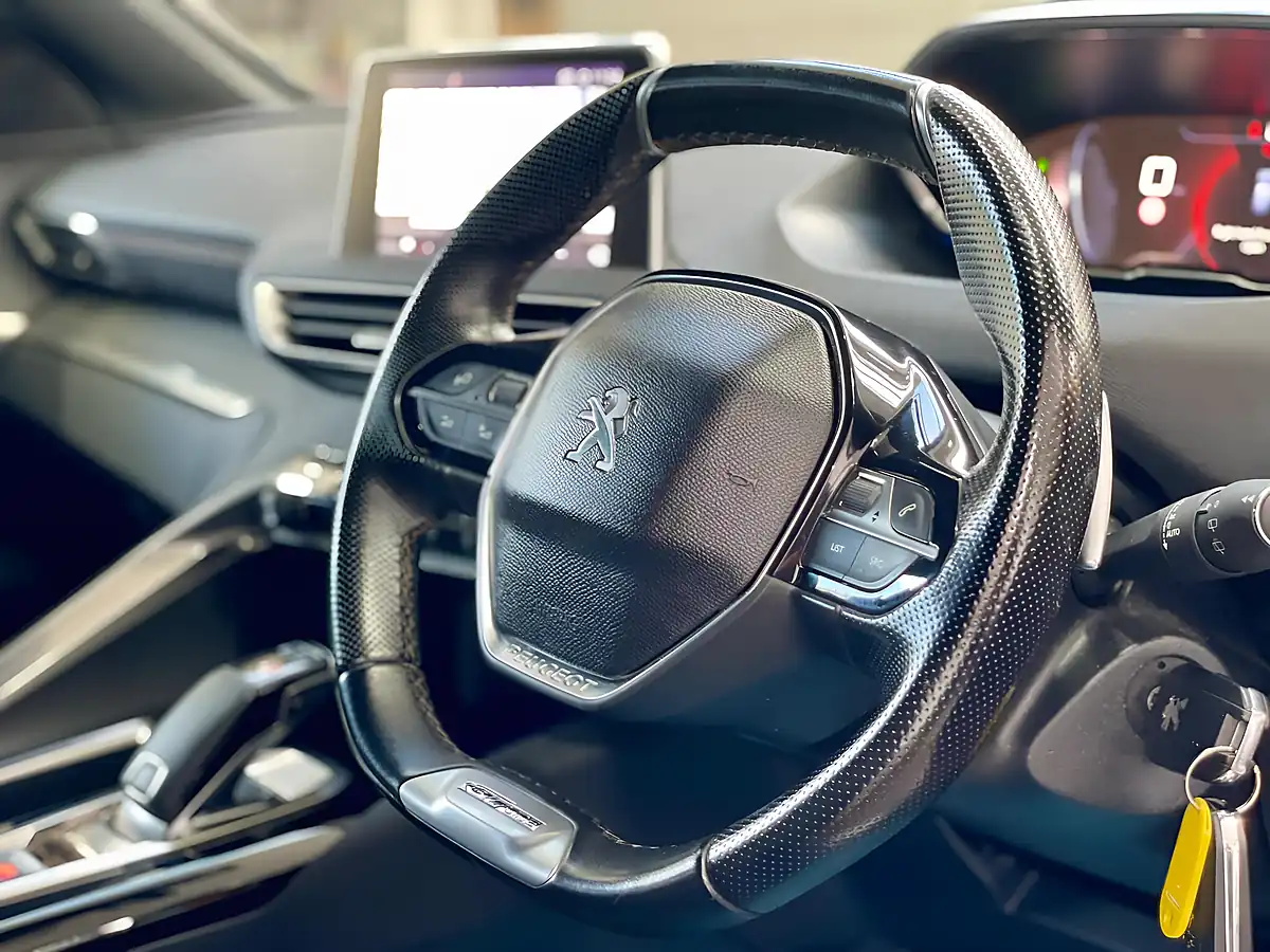 Used 2019 Peugeot 3008 GT Line Red - Interior and Exterior details 15