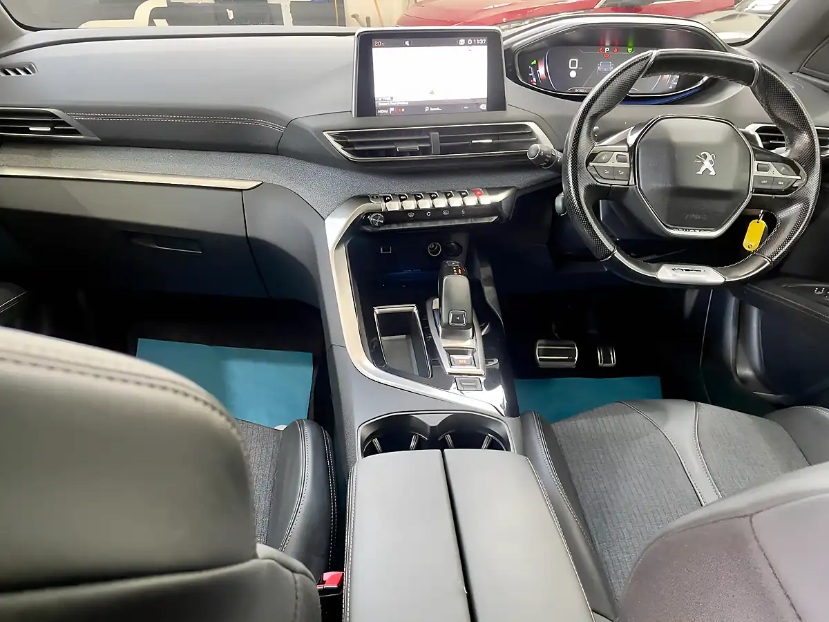 Used 2019 Peugeot 3008 GT Line Red - Interior and Exterior details 9