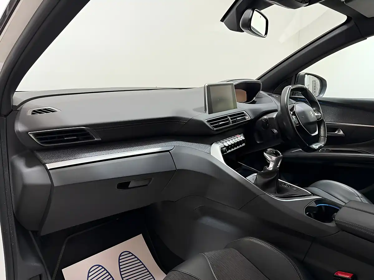 Used 2019 Peugeot 3008 GT Line White - Interior and Exterior details 16