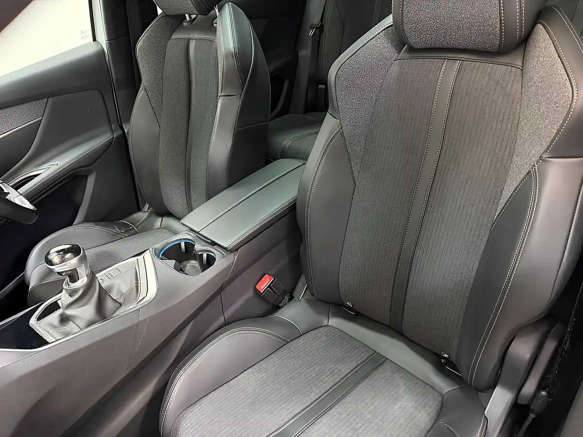 Used 2019 Peugeot 3008 GT Line White - Interior and Exterior details 17