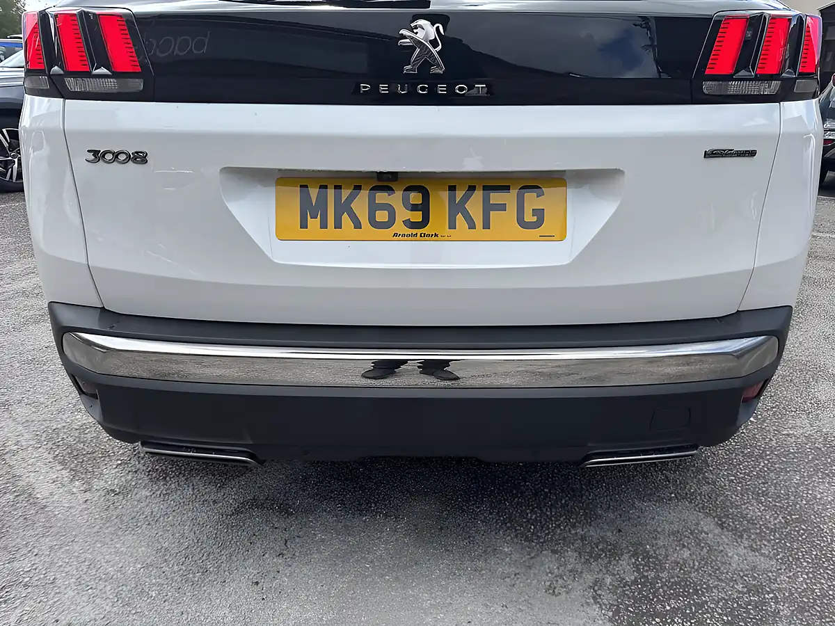Used 2019 Peugeot 3008 GT Line White - Interior and Exterior details 12