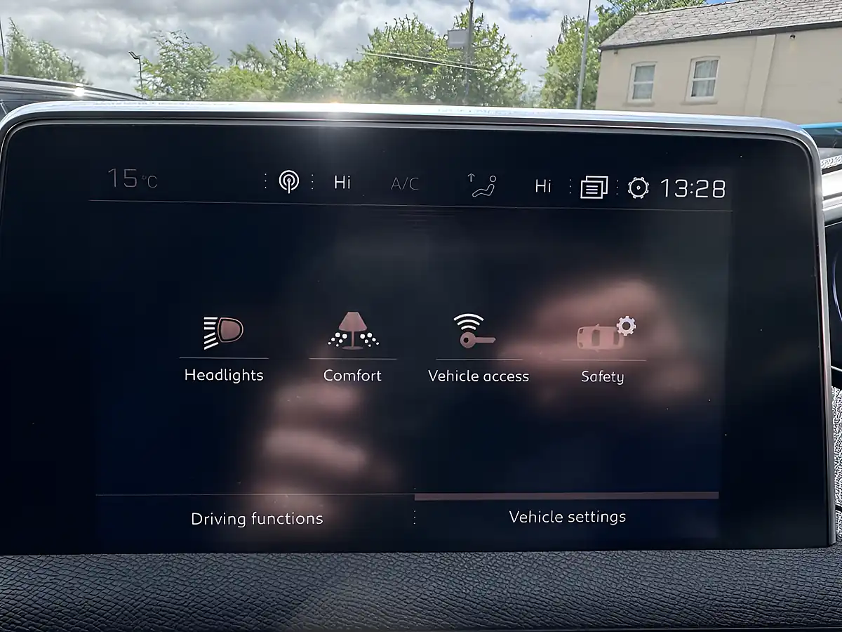 Used 2019 Peugeot 3008 GT Line White - Interior and Exterior details 17