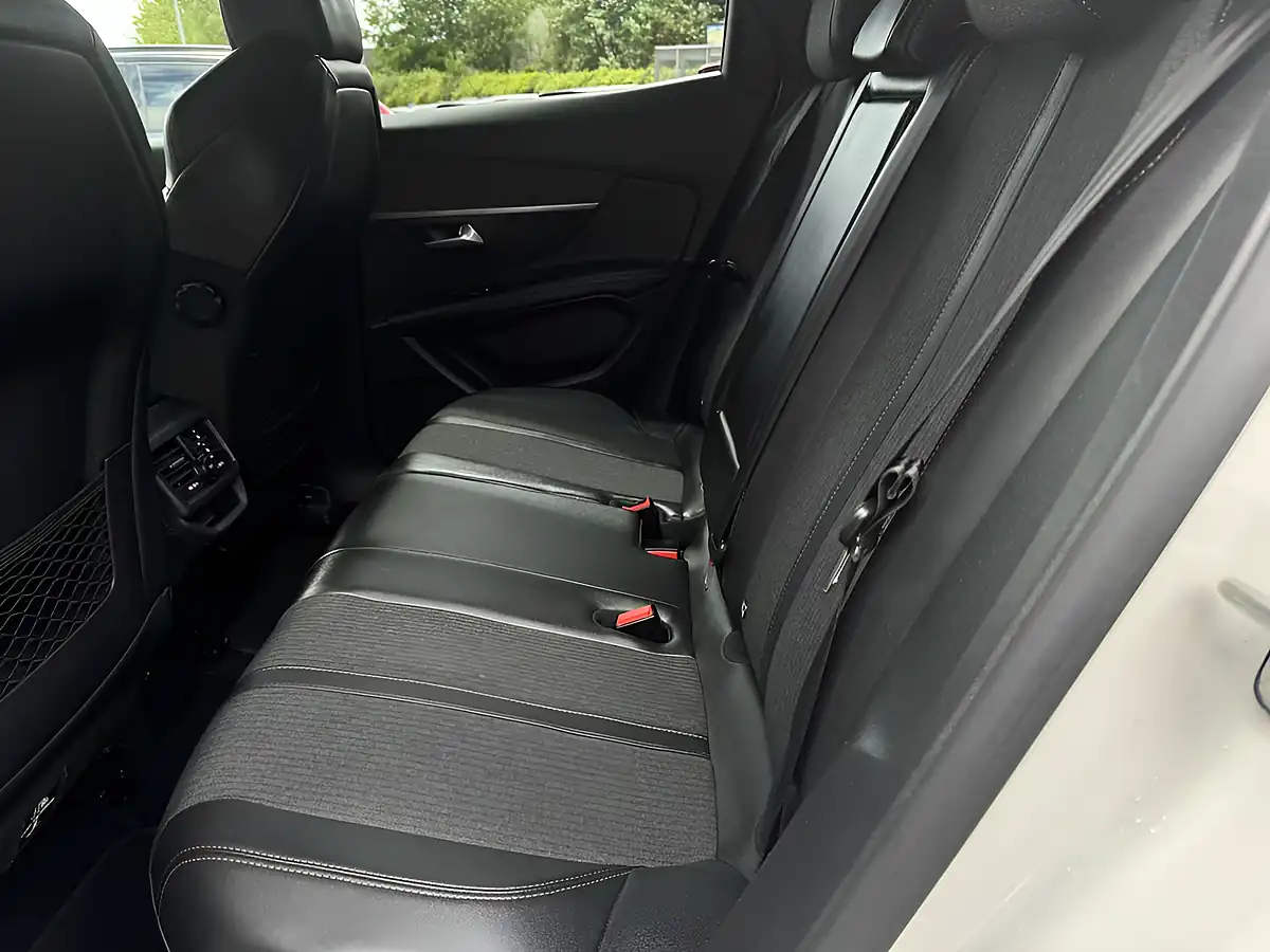 Used 2019 Peugeot 3008 GT Line White - Interior and Exterior details 6