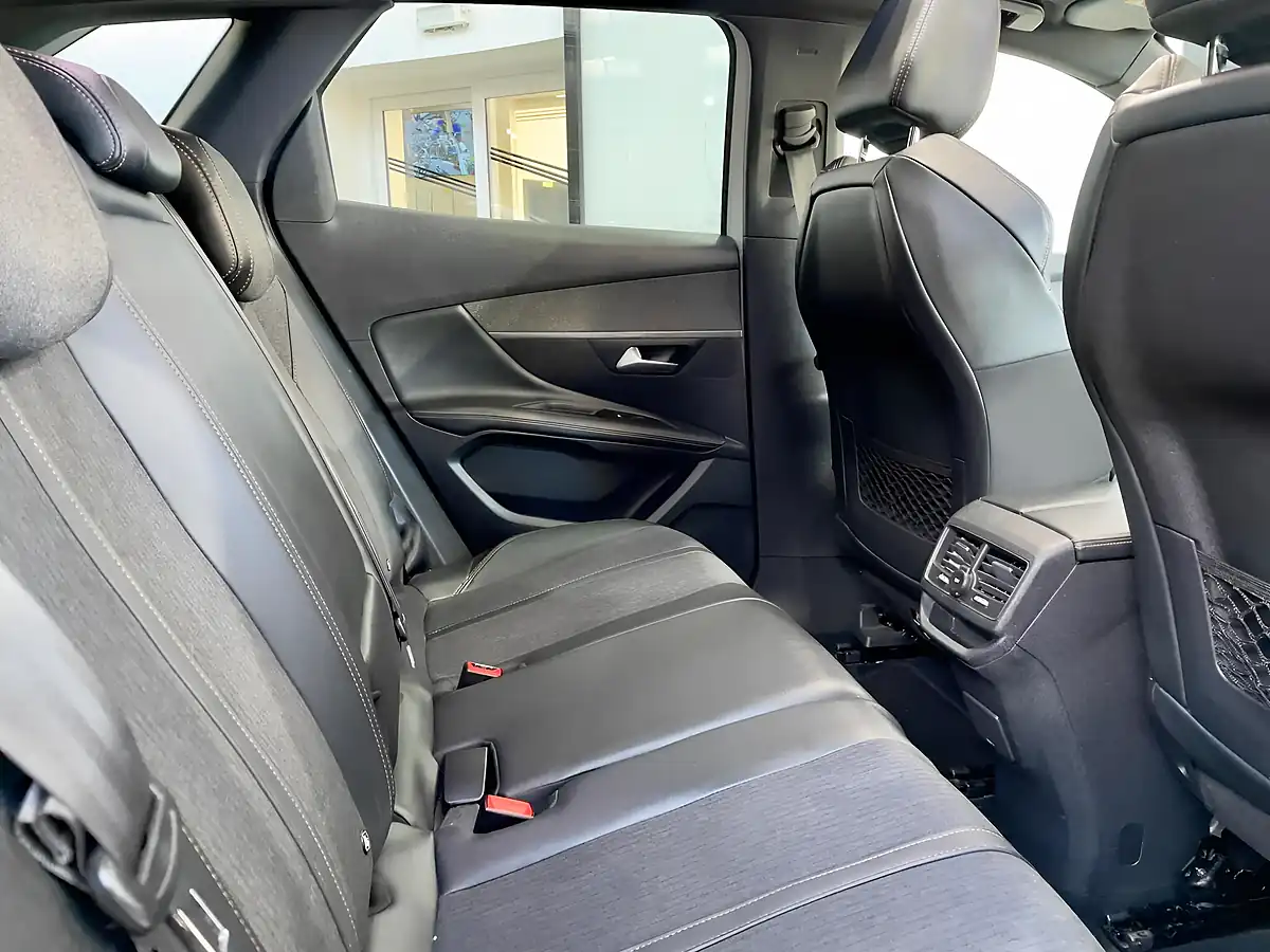 Used 2019 Peugeot 3008 GT Line White - Interior and Exterior details 15