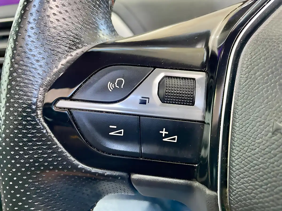 Used 2019 Peugeot 3008 GT Line White - Interior and Exterior details 17