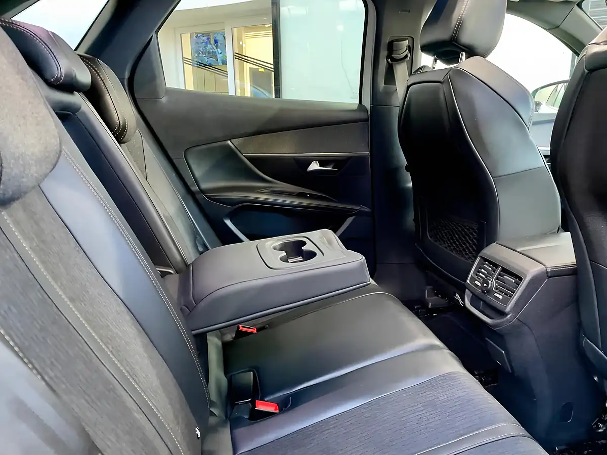 Used 2019 Peugeot 3008 GT Line White - Interior and Exterior details 8