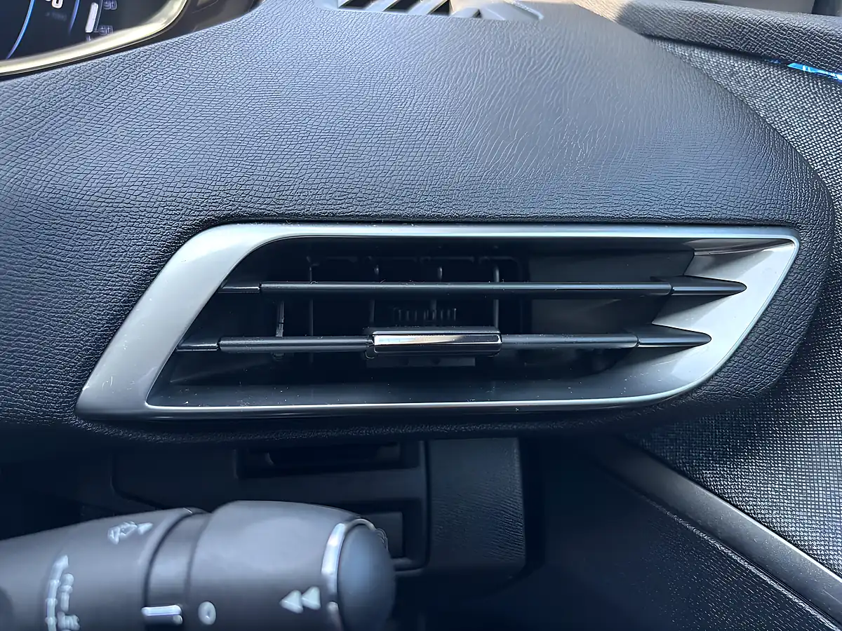 Used 2019 Peugeot 3008 GT Line White - Interior and Exterior details 11