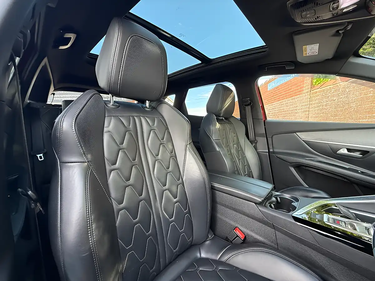 Used 2019 Peugeot 3008 GT Red - Interior and Exterior details 10