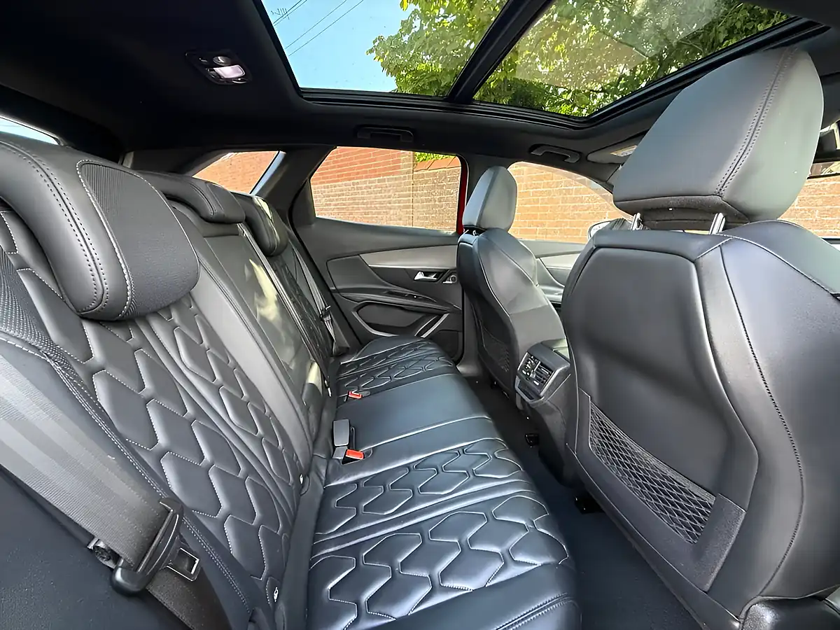 Used 2019 Peugeot 3008 GT Red - Interior and Exterior details 12