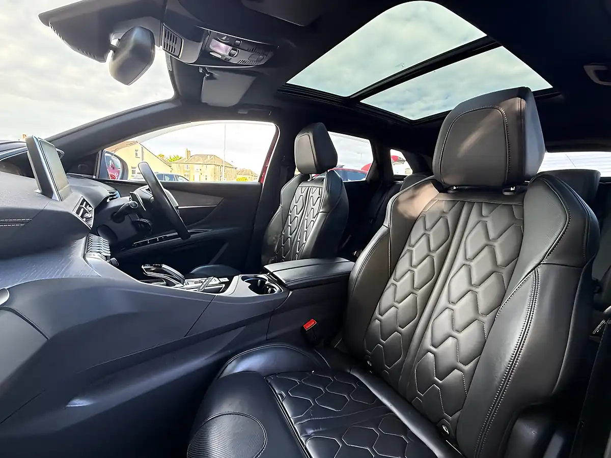 Used 2019 Peugeot 3008 GT Red - Interior and Exterior details 14
