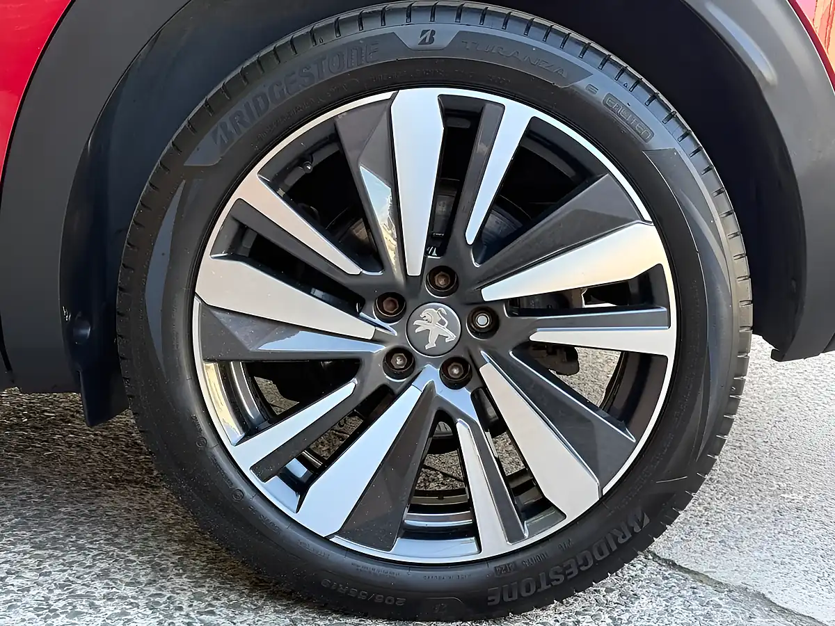 Used 2019 Peugeot 3008 GT Red - Interior and Exterior details 16