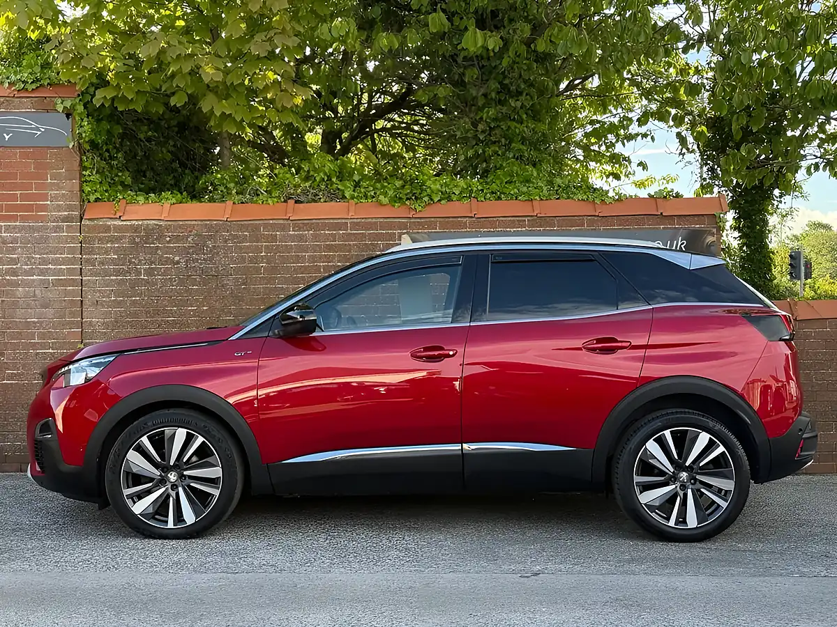 Used 2019 Peugeot 3008 GT Red - Interior and Exterior details 4