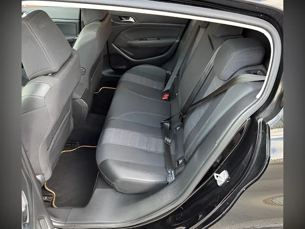 Used 2019 Peugeot 308 Allure Black - Interior and Exterior details 18