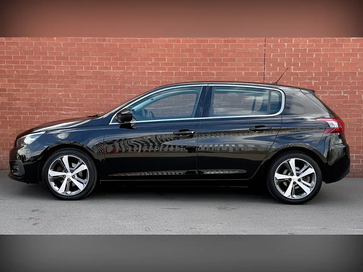Used 2019 Peugeot 308 Allure Black - Interior and Exterior details 7