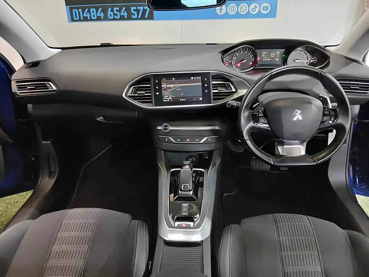 Used 2019 Peugeot 308 Allure Blue - Interior and Exterior details 11
