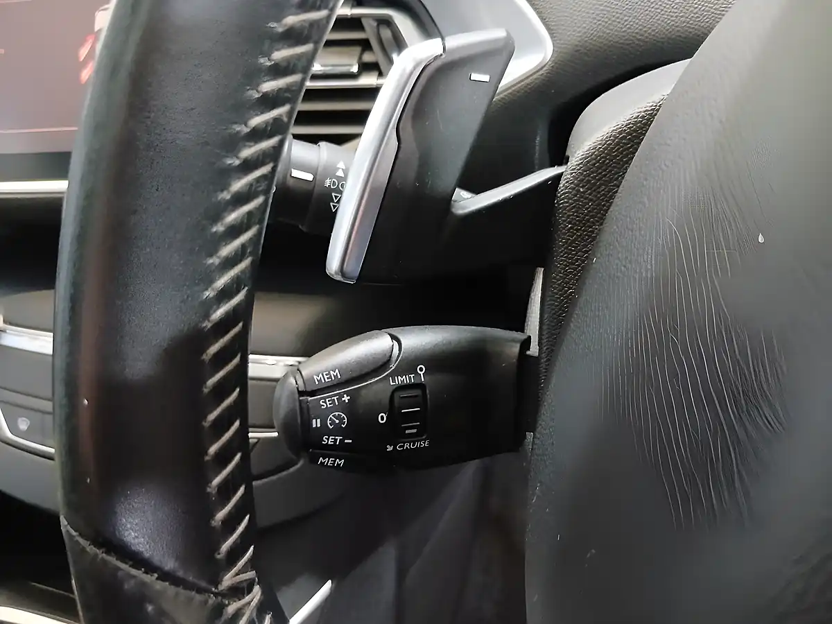 Used 2019 Peugeot 308 Allure Blue - Interior and Exterior details 13
