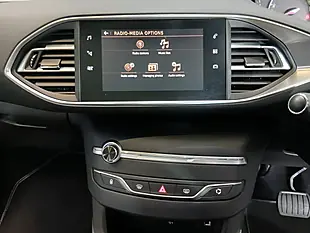 Used 2019 Peugeot 308 Allure Blue - Interior and Exterior details 14