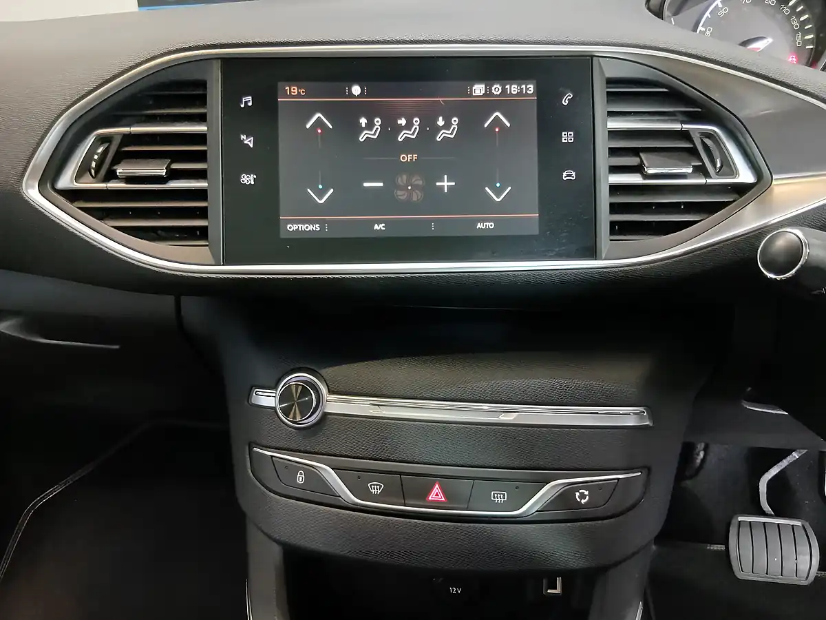 Used 2019 Peugeot 308 Allure Blue - Interior and Exterior details 15